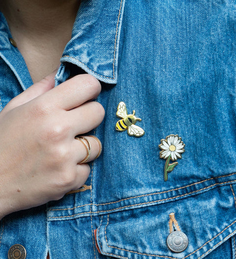 Daisy Flower Pin